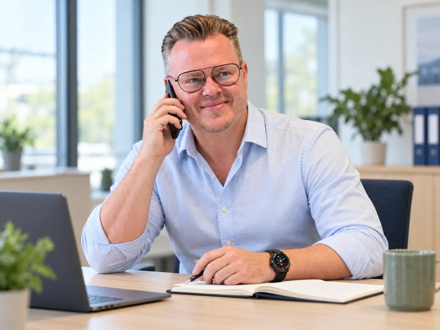 Jens N. Thomsen i telefonsamtale hos Vagter og Vikarer